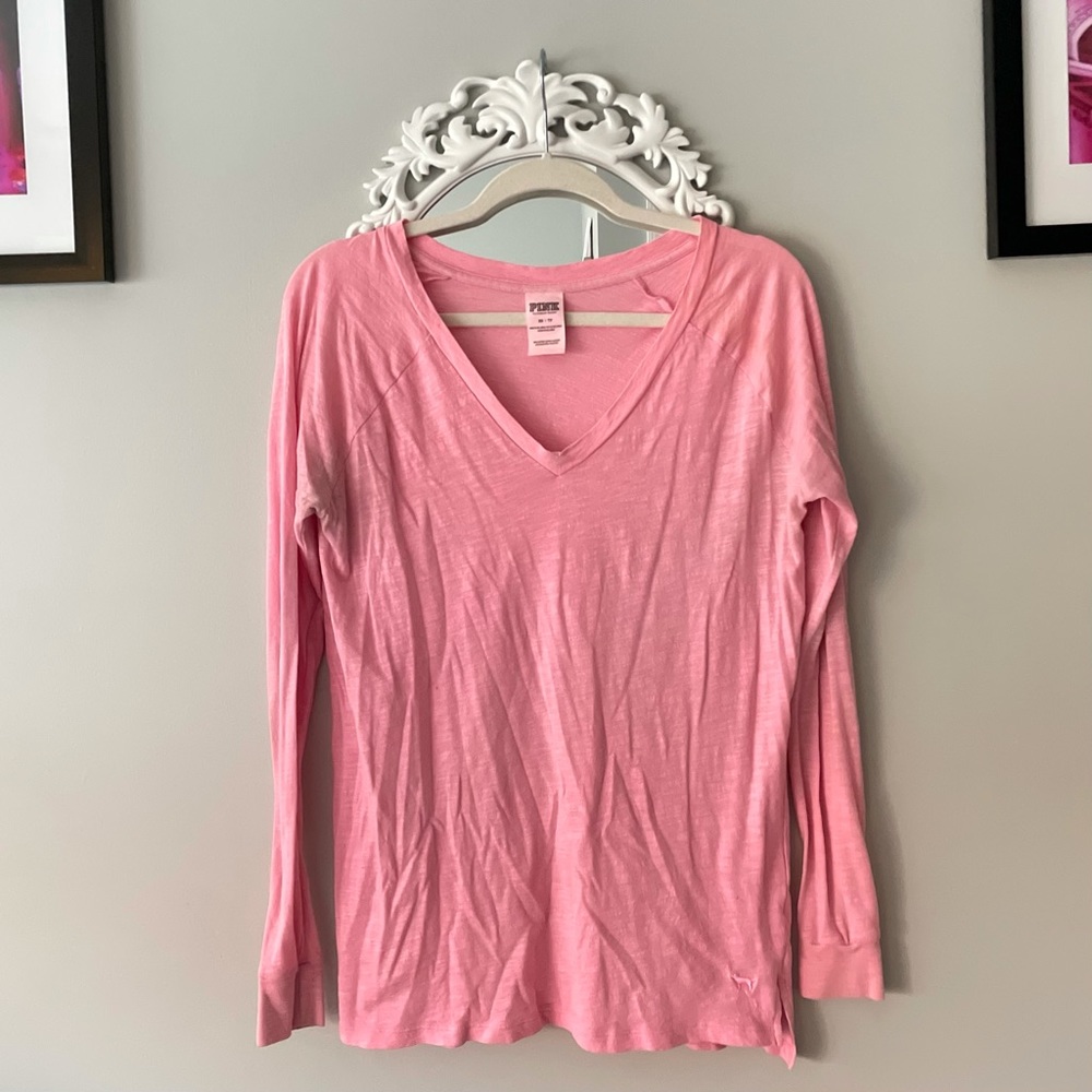 VS pink long sleeve t-shirt 💕